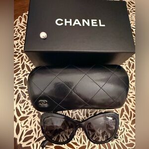 CHANEL cat eye pearl sunglasses in black style 5340